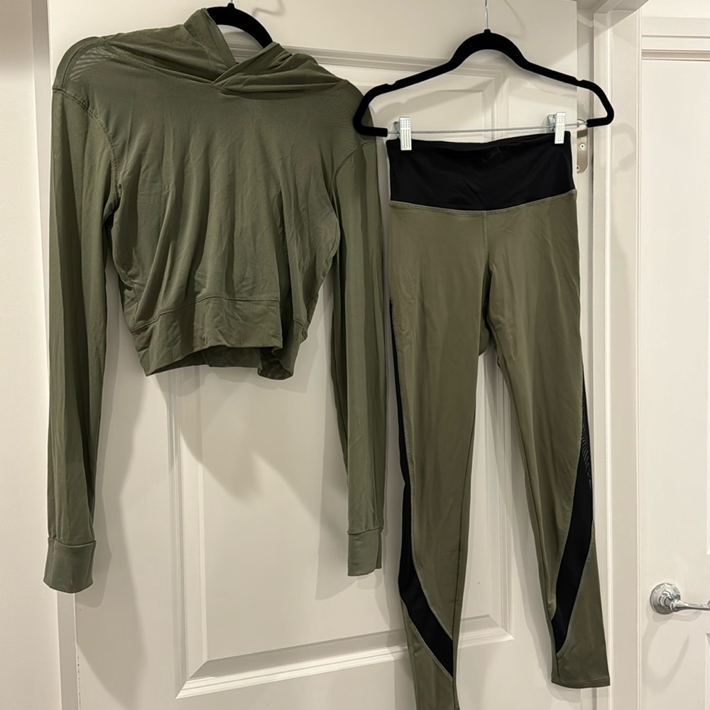 3 Piece Workout Set sage green and black